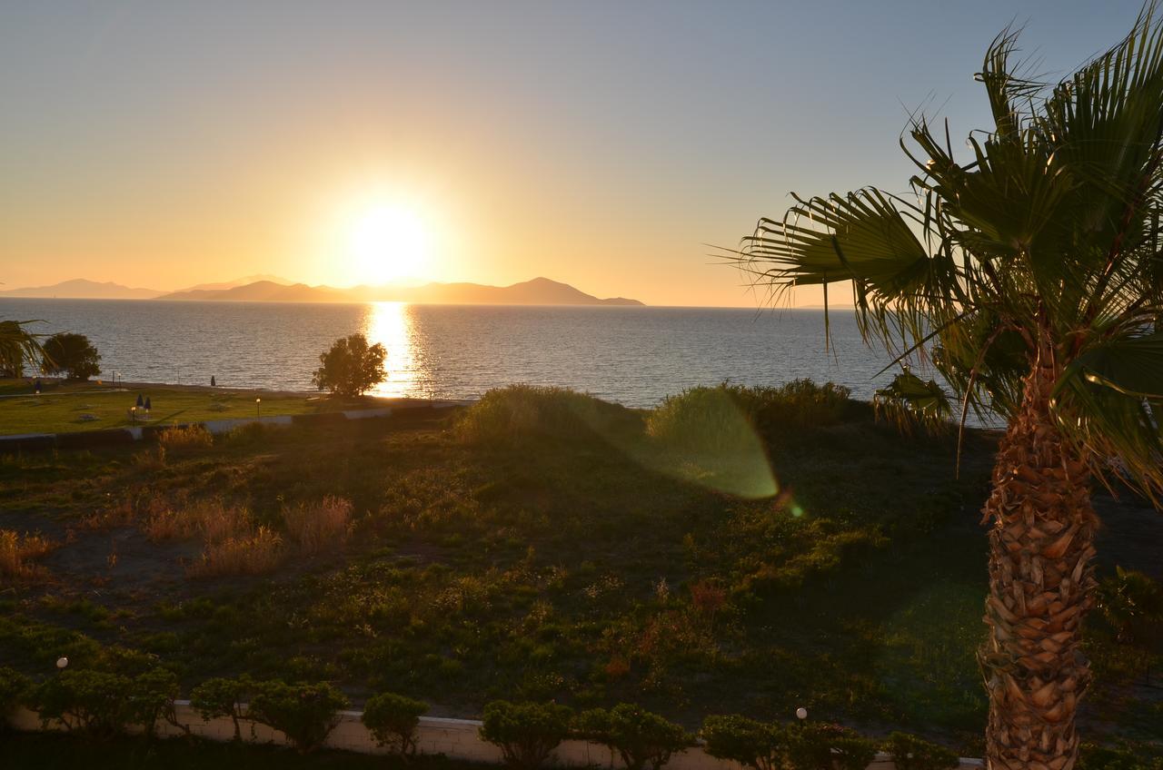 Costa Angela Seaside Resort Екстериор снимка